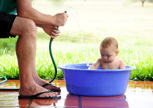 How to keep your baby cool in hot weather.